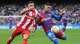 Ferran Torres mampu memanfaatkan sepenuhnya peran yang diberikan oleh pelatih Xavi Hernandez. Ia mampu meluncur ke sudut-sudut sempit lawan dan menyusahkan para bek mereka. Torres tercatat mampu mencetak 35 operan akurat, beberapa umpan kunci, dan terlibat dalam gol ketiga Barca. (AFP/Lluis Gene)