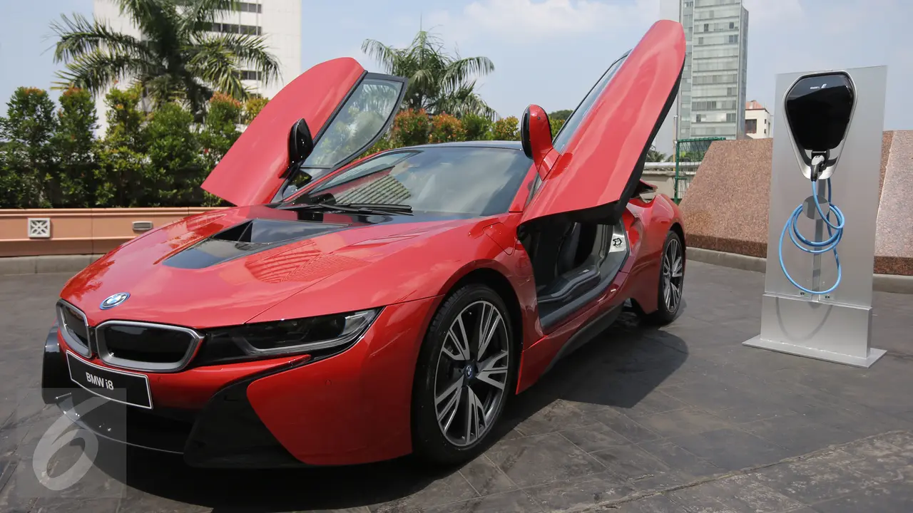 Gagahnya Mobil BMW i8 Protonic Red Edition