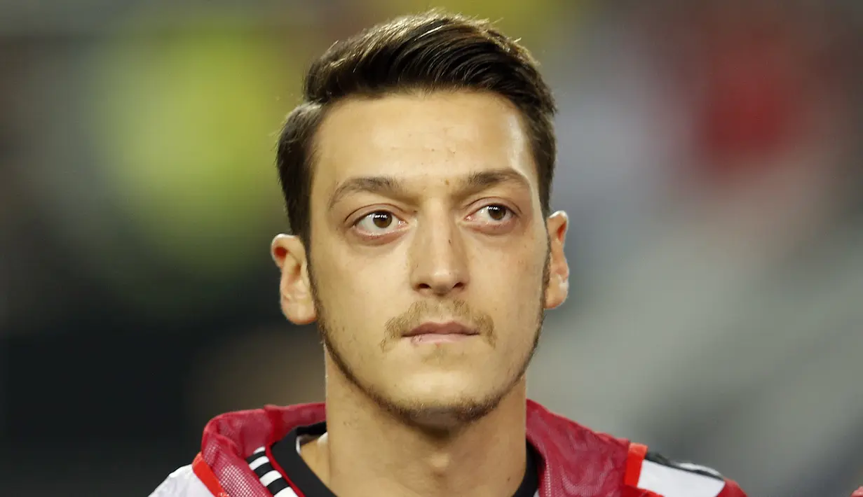 Ozil memulai karier profesionalnya bersama Schalke 04 di Liga Jerman. Kemudian pindah ke Werder Bremen. (AP Photo/Michael Probst, File)