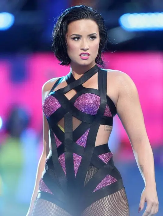 Demi Lovato mengubah penampilannya menjadi lebih dewasa pada tahun 2015. (Frederick M. Brown/Getty Images for MTV)