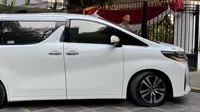 Mobil Ketum Partai Gerindra Prabowo Subianto tiba di rumah Jalan Kertanegara IV, Kebayoran Baru, Jakarta Selatan, Minggu (22/10/2023) sore. Prabowo akan memimpin rapat bersama elite parpol Koalisi Indonesia Maju (KIM). (Liputan6.com/Muhammad Radityo Priyasmoro)