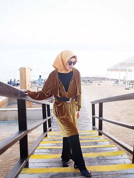 Setahun terakhir, IDP memang mulai berkeinginan menutup aurat. Ia juga sudah kepada tim manajemen, namun niatnya itu harus terganjal oleh berbagai pemikirannya soal kariernya di dunia hiburan. (Instagram/idp91)