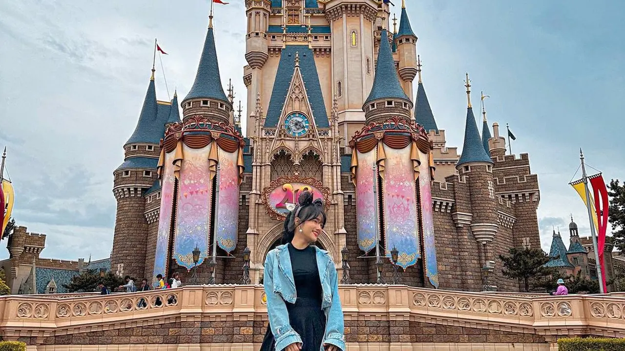 Fuji di Disneyland Jepang. (Foto: Instagram/fuji_an)