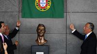 Bandara di Portugal ganti nama dan pajang patung Cristiano Ronaldo sebagai penghormatan untuknya. (Via: boredpanda.com)