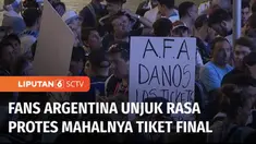 Ratusan suporter Argentina berunjuk rasa di salah satu hotel di Doha, Qatar. Mereka kecewa dengan mahalnya harga tiket final Piala Dunia.