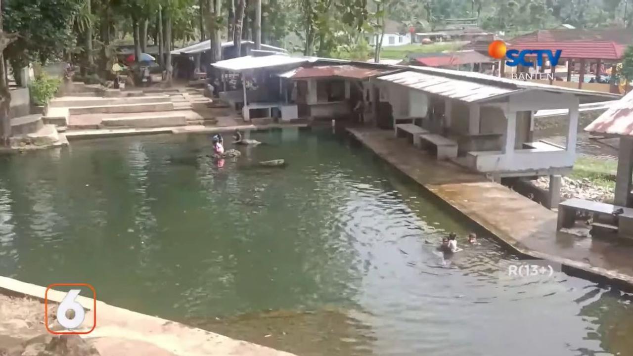 Berenang di Kolam Air Alami Salakanagara