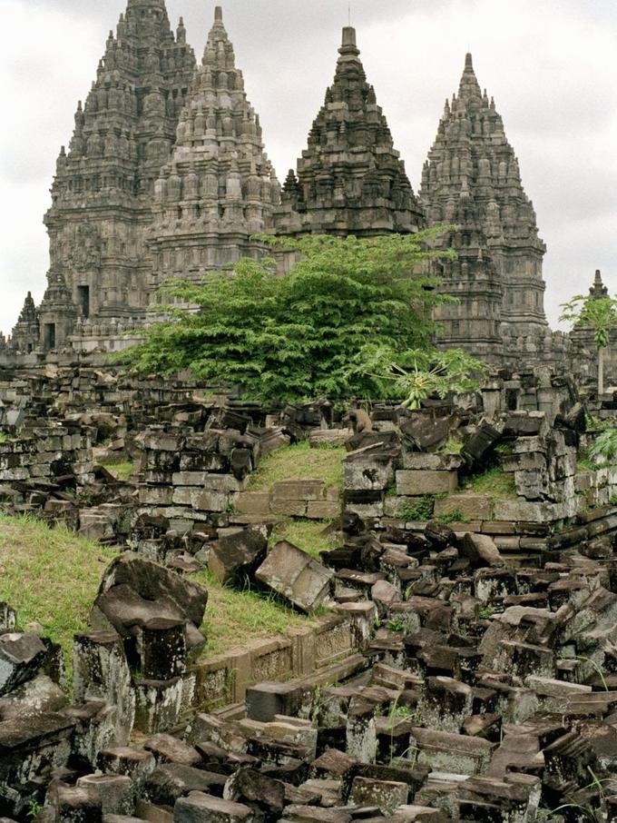 Napak tilas sejarah kuno Indonesia dengan wisata Candi di ...