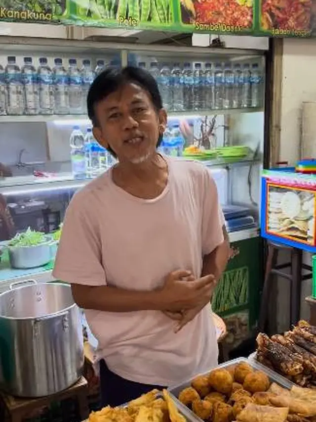 7 Potret Aktor Epy Kusnandar yang Kini Jualan di Kantin Apartemen, Buka dari Jam 3 Pagi