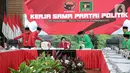 Ganjar tidak menyebutkan nama parpol yang disebut akan mendukung dirinya. Namun, ia menyebut warna parpol tidak hanya satu warna, namun beberapa warna yang berarti beberapa parpol. "Warnanya warna-warni," kata Ganjar. (Liputan6.com/Faizal Fanani)