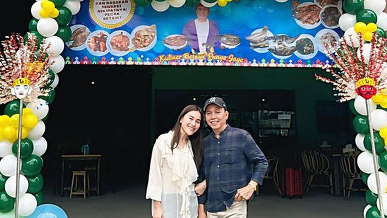 Laris Manis di Depok, Potret Ayah Ayu Ting Ting Buka Cabang 'Warung Ajak Ojak' di Bekasi