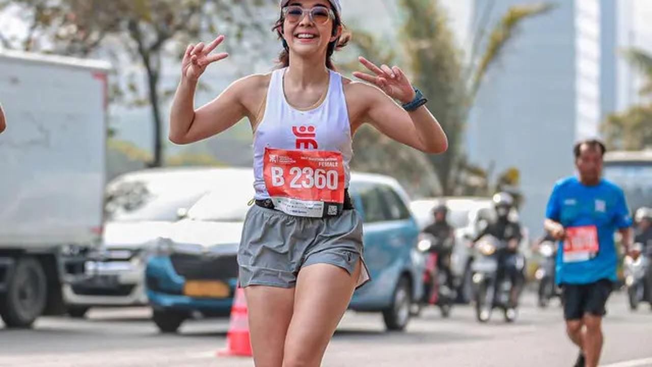 Potret Gisella Anastasia dan Ussy Sulistyawati Ikut Jakarta Marathon