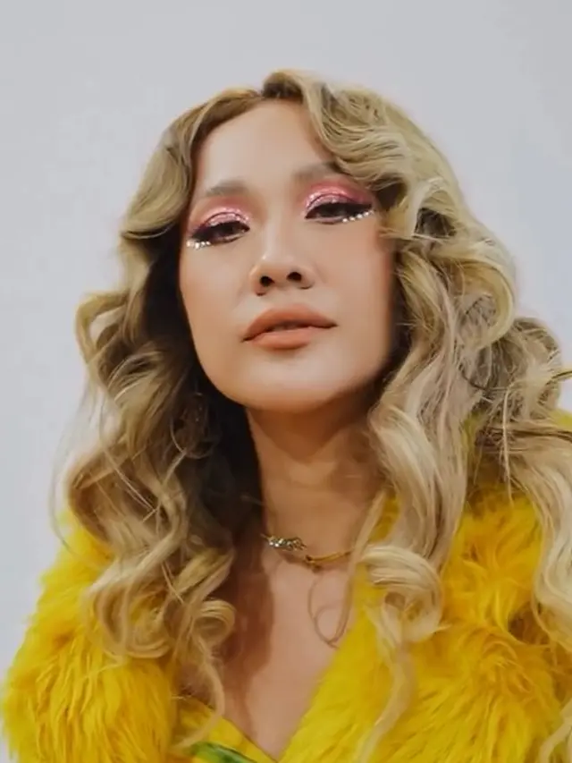 Bunga Citra Lestari dengan rambut panjang terurai (Instagram/itsmebcl)