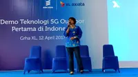 CEO XL Axiata, Dian Siswarini di demo teknologi 5G outdoor di Jakarta, Rabu (12/4/201). Liputan6.com/ Corry Anestia
