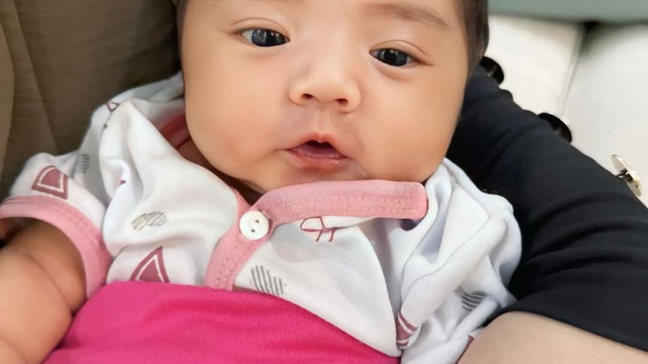 7 Potret Ria Ricis dan Moana, Momen Hangat Menjenguk Baby Yasmin Anak Shindy Putri