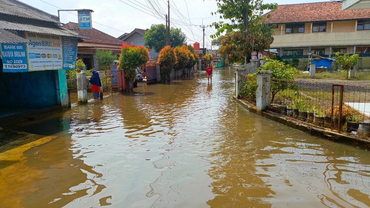 3 Sungai Meluap, Banjir Kembali Rendam Dayeuhkolot Bandung