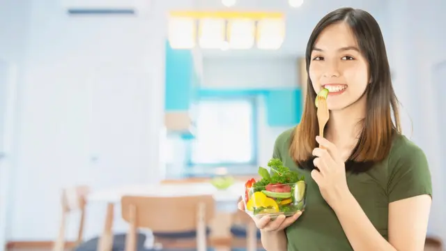 Cara Mudah Meningkatkan Kesadaran Gizi dan Memilih Makanan Bergizi untuk Hidup Sehat (Foto: Freepik/jcomp)