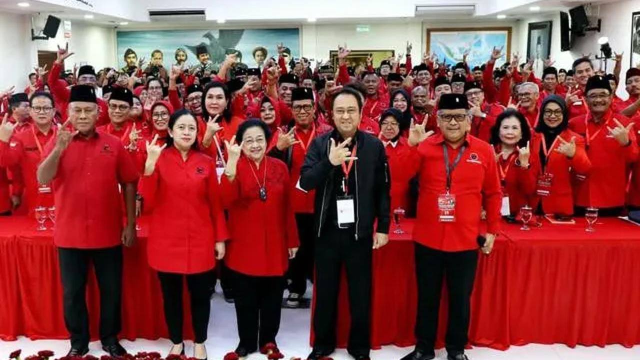 Ketua DPP PDI Perjuangan Eriko Sotarduga mengungkap perhitungan kemungkinan besar pertarungan Pilpres 2024 hanya diikuti dua pasangan calon.