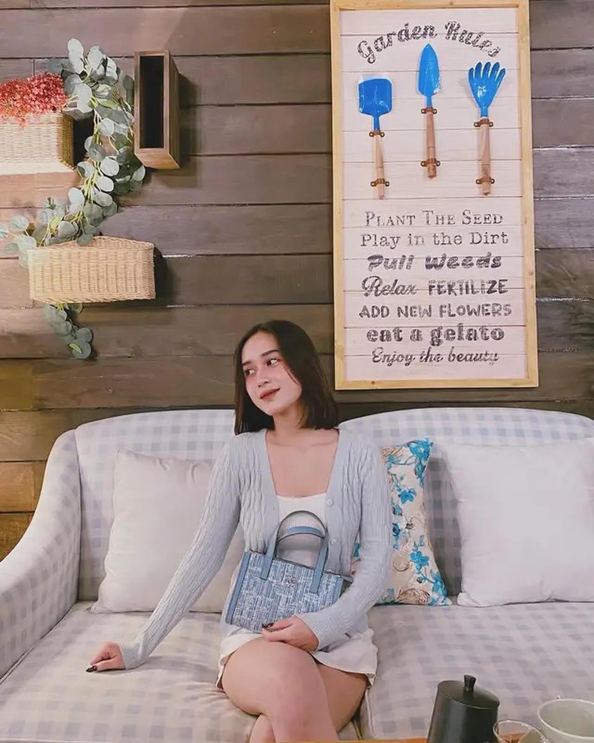 7 Potret Luna Alhamdy Dikabarkan Dekat Virgoun, Pamer Foto Bareng