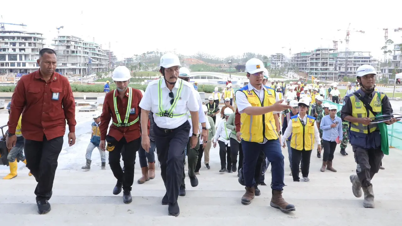 Menteri Koordinator Bidang Kemaritiman dan Investasi (Menko Marves) Luhut Binsar Pandjaitan meninjau langsung progres pembangunan IKN, Selasa (07/05/2024). (Dok Kemenko Marves)