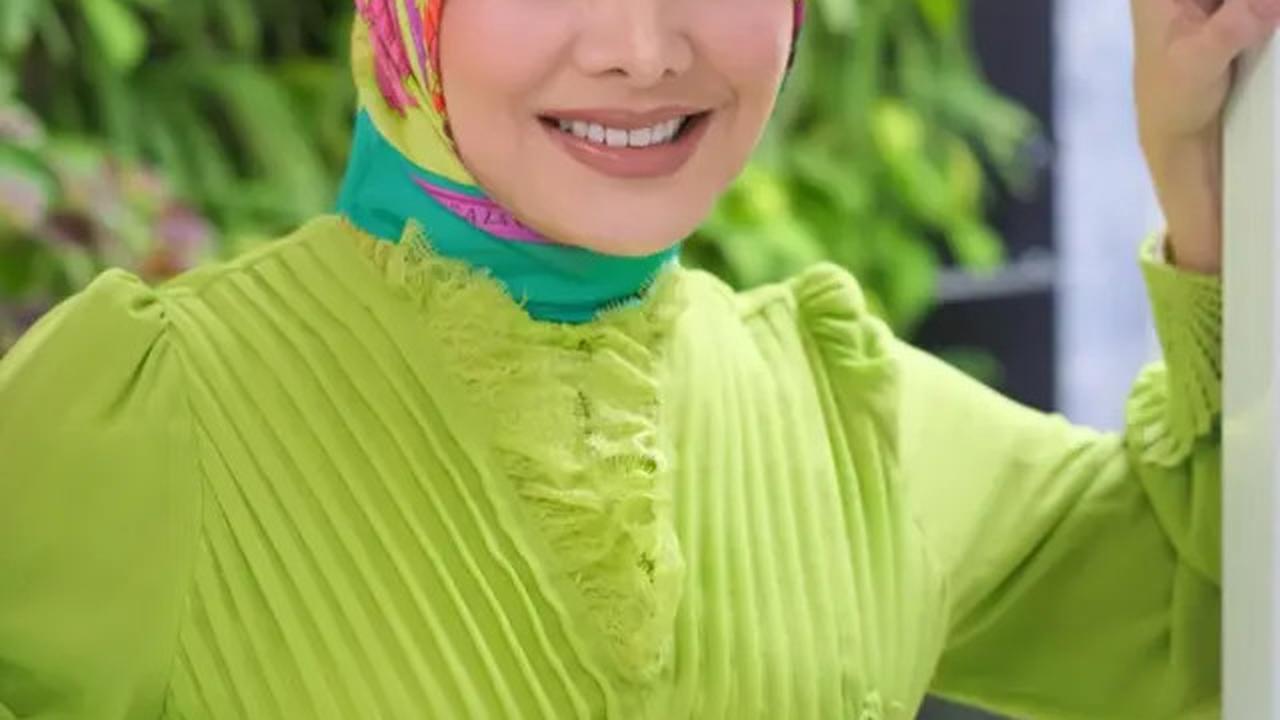 7 Potret Cici Faramida Tetap Cantik dan Awet Muda di Usia 50-an, Outfitnya Selalu Elegan