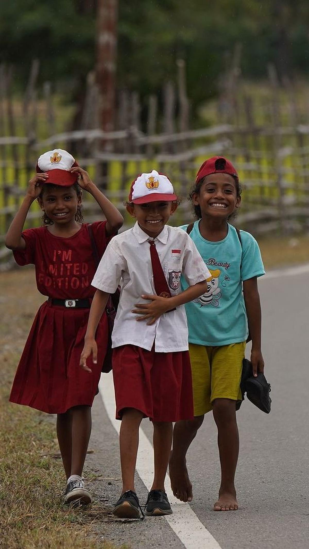 Selain itu, juga dapat membantu mengurangi nilai stunting dengan cara memberikan bantuan melalui bakti sosial kepada masyarakat yang sangat membutuhkan.<br>