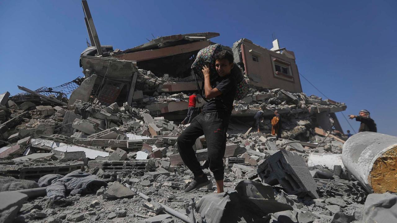 FOTO: Detik-detik Rudal Israel Hantam Gedung Bertingkat di Gaza, Warga Tetap Bertahan di Tengah Gempuran