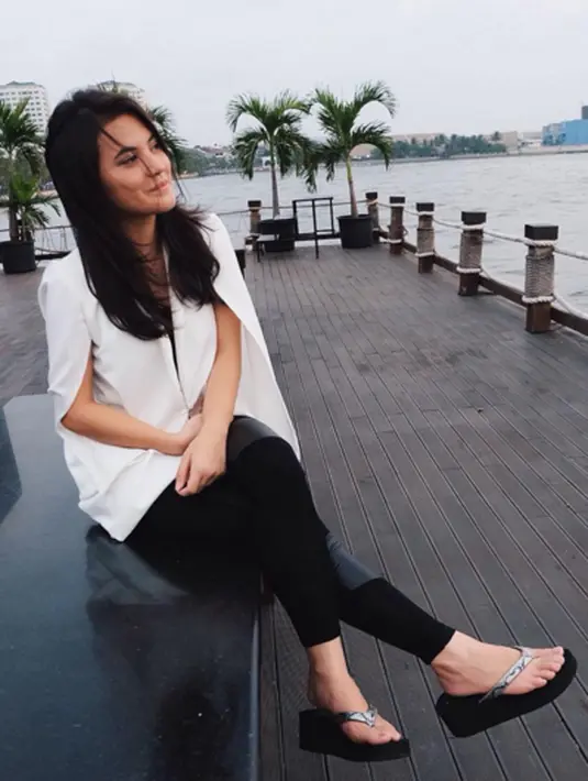 Marsha pun kerap tampil di layar kaca, ia sempat membintangi film yang bertajuk ’Love’ dan beberapa FTV di tanah air.  (via instagram@aruanmarsha/Bintang.com)