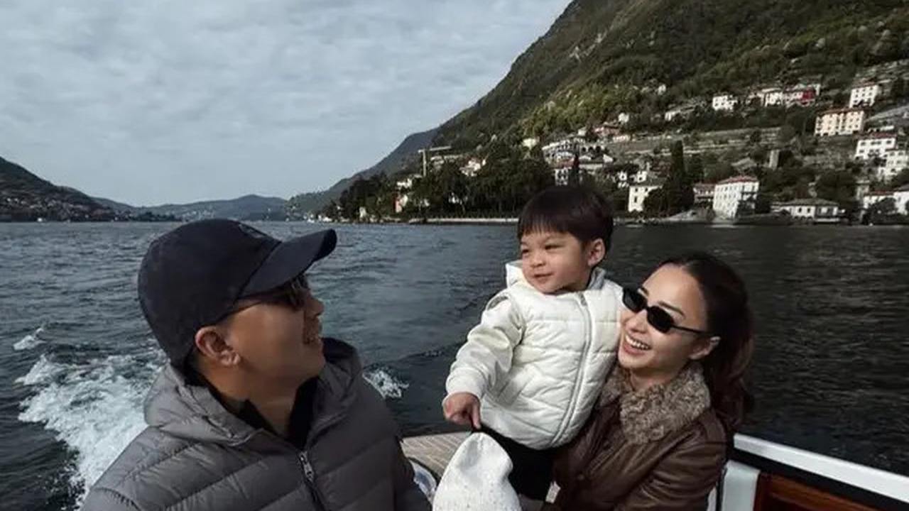6 Gaya Old Money Nikita Willy Rayakan Ulang Tahun Putranya Issa ke-3 Naik Perahu di Danau Italia