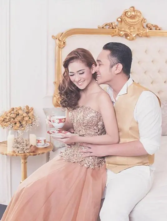 Untuk menjaga staminanya ditengah-tengah kesibukannya, presenter D Academy 4 Indosiar itu mengaku mengomsumsi vitamin. Hal itu guna menjaga daya tahan tubuhnya. (Instagram/adieztyfersa)