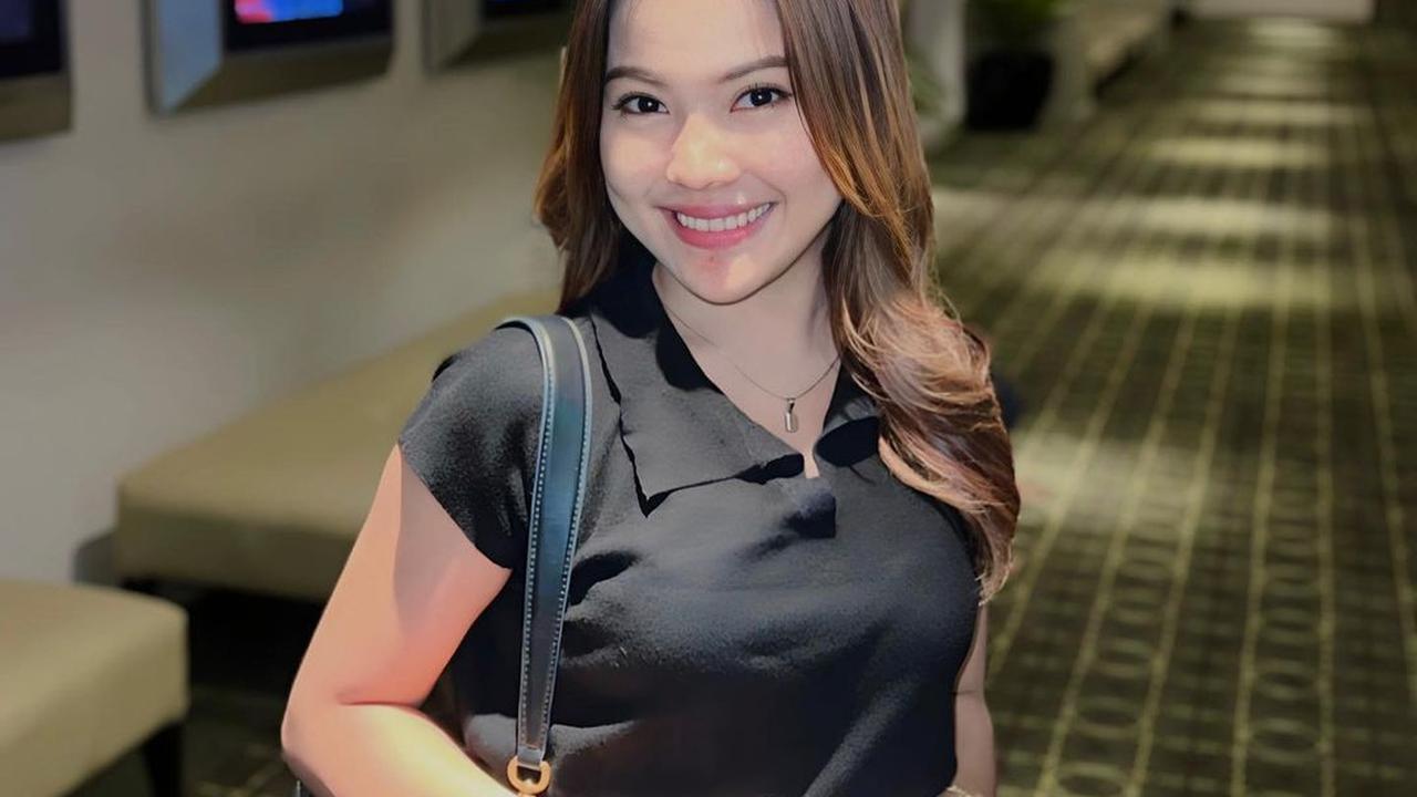 Potret Cantik Dinda Teratu, Penyanyi Dangdut yang Terkenal Lewat Lagu 'Gara-Gara Sebotol'