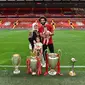 Bintang Liverpool Mohamed Salah dan istrinya, Magi Salah, dan dua putrinya Makka Salah dan Kayan Salah. (foto: Instagram @mosalah)