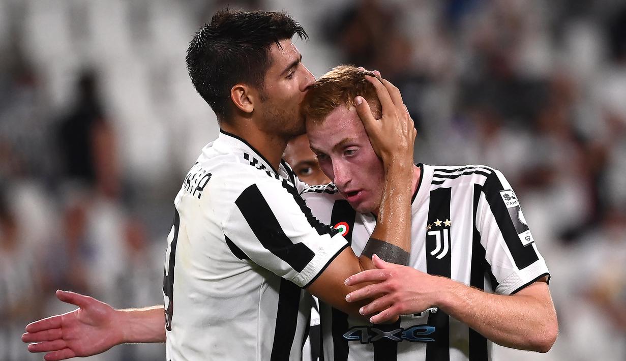 Dejan Kulusevski tengah mengalami periode yang sulit di Juventus. Pemain asal Swedia itu tidak menjadi pilihan utama di bawah asuhan Allegri. Dia akan semakin sulit mendapat kesempatan bermain seiring kehadiran Vlahovic. (AFP/Marco Bertorello)