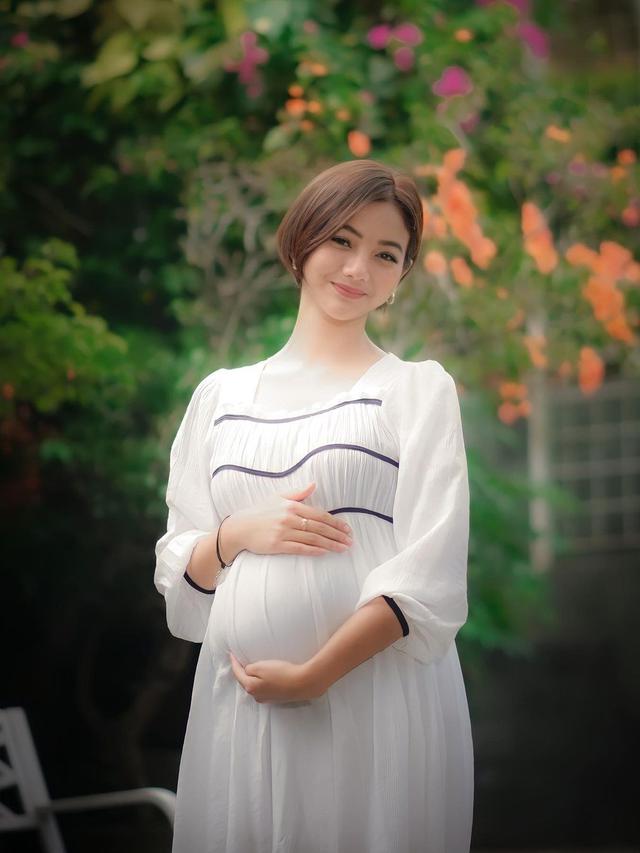 6 Potret Glenca Chysara Perankan Ibu Hamil, Pamer 'Baby Bump' Curi Perhatian