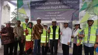 Ridwan Kamil mengaku sudah lama diminta menjadi arsitek pembangunan masjid yang berdiri di atas tanah wakaf keluarga Ali Sadikin. (Liputan6.com/Huyogo Simbolon)