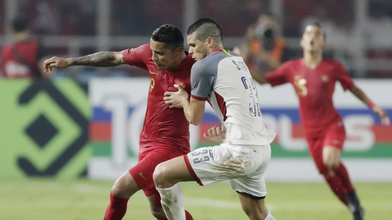 Duel Indonesia vs Filipina di Piala AFF 2018 di SUGBK, Jakarta, Minggu (25/11). Kedua negara bermain imbang 0-0. (c) Bola.com/M. Iqbal Ichsan