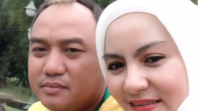 5 Potret Istri Kedua Azis Gagap Yang Sibuk Mengelola Restoran Showbiz Liputan6 Com