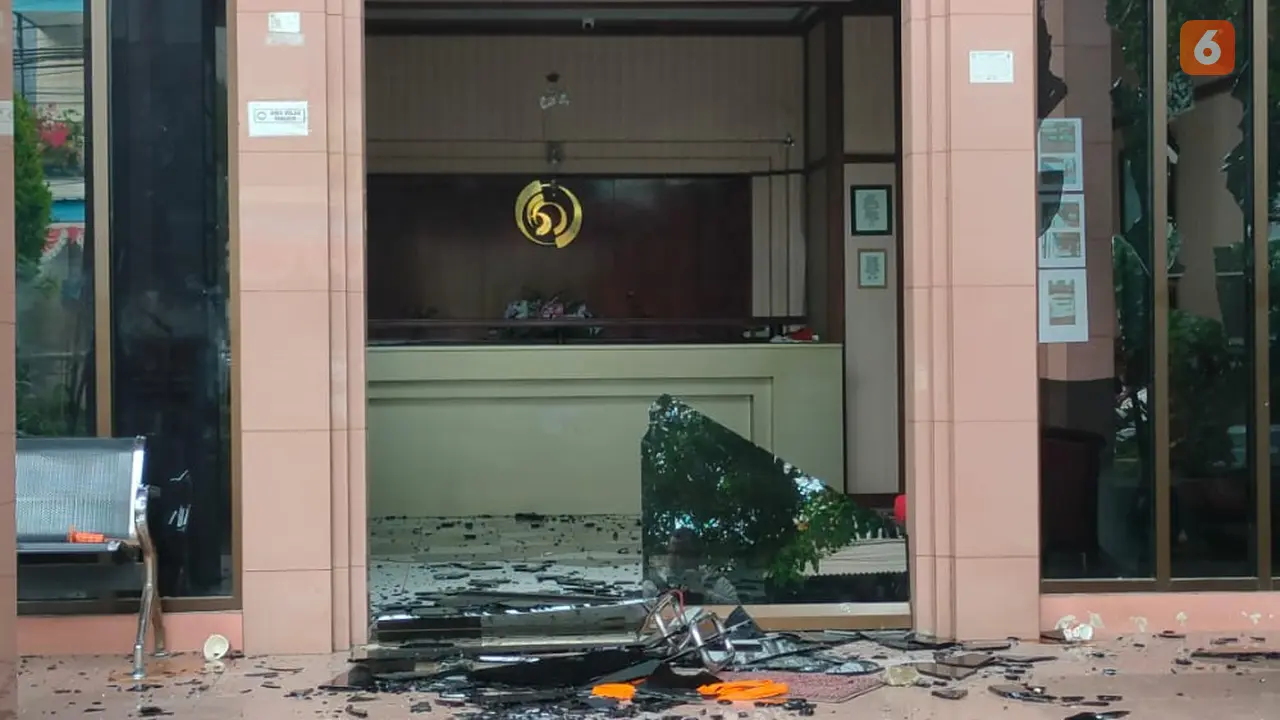 Rumah mantan anggota DPD RI Litha Brent dirusak OTK (Liputan6.com/Istimewa)