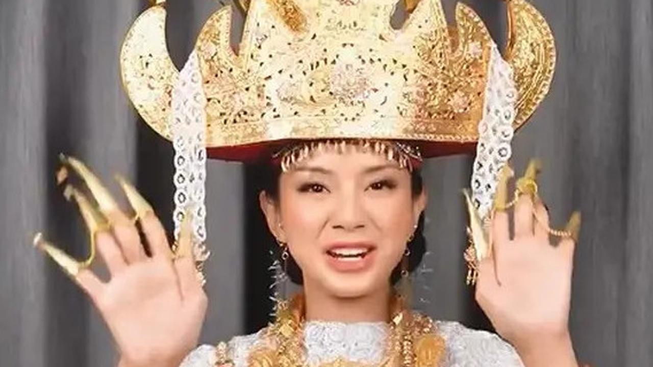 7 Potret Cantik Kirana Larasati Pakai Baju dari Berbagai Adat Daerah, Jadi Bukti Cinta Tanah Air