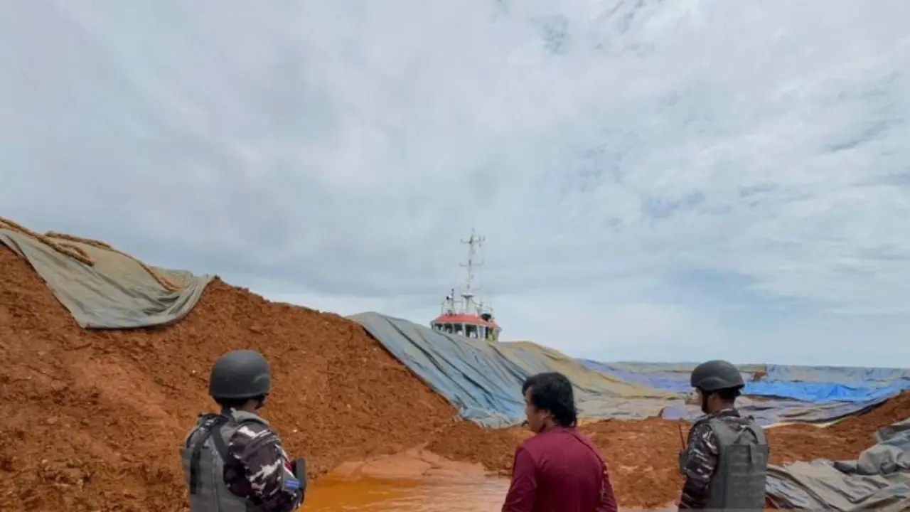 TNI AL Cegat Kapal Bawa Nikel Ilegal