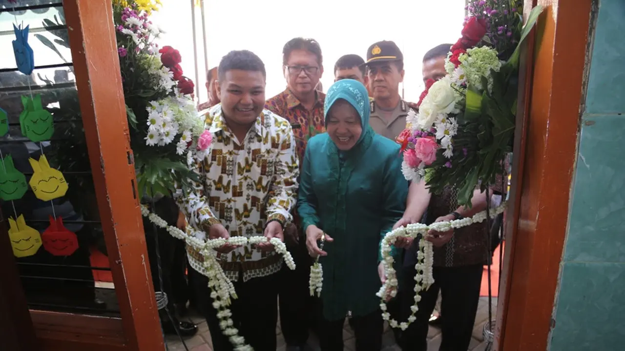 Buka Taman Bacaan, Cara Risma Tangkal Remaja Nakal