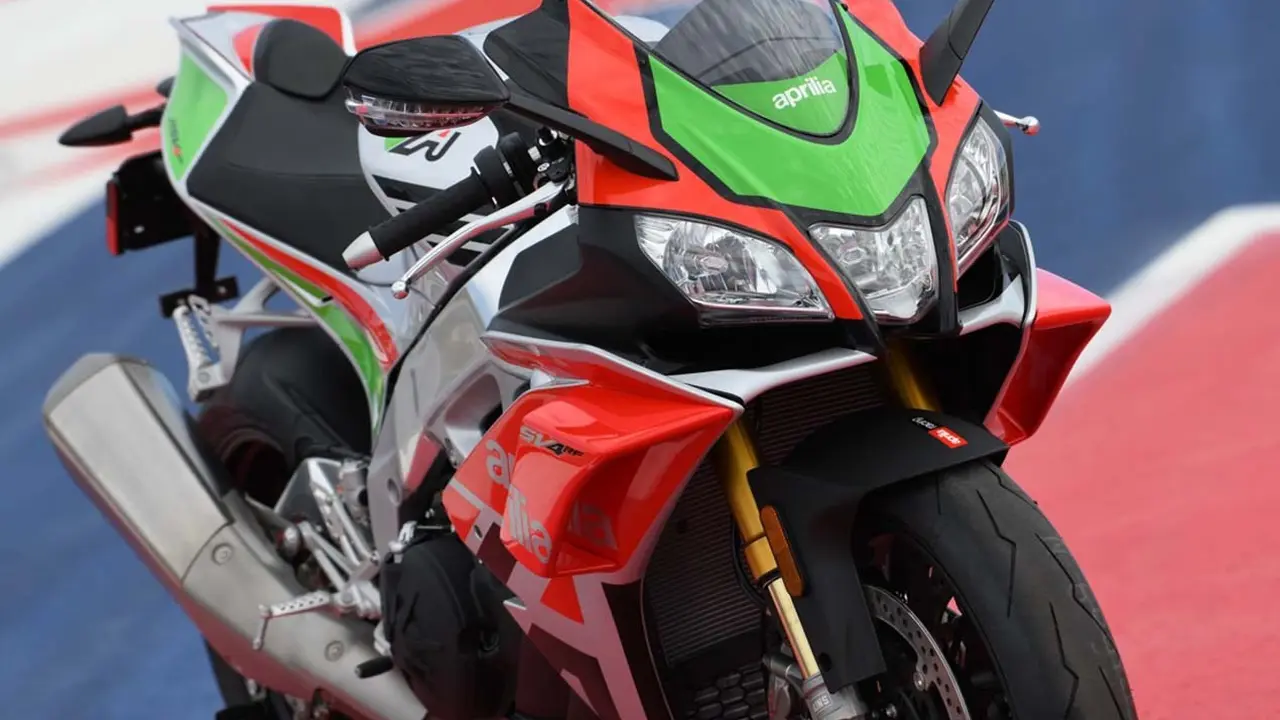 Aprilia RSV4 RF LE dengan winglet