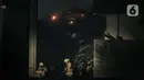 13 unit mobil pemadam kebakaran dikerahkan. (Liputan6.com/Faizal Fanani)