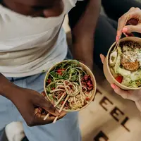 Menu diet dibuat dengan memfokuskan kepada jenis-jenis makanan yang penuh nutrisi, sehingga dapat membuat kenyang. (Foto: Pexels/Mikhail Nilov)