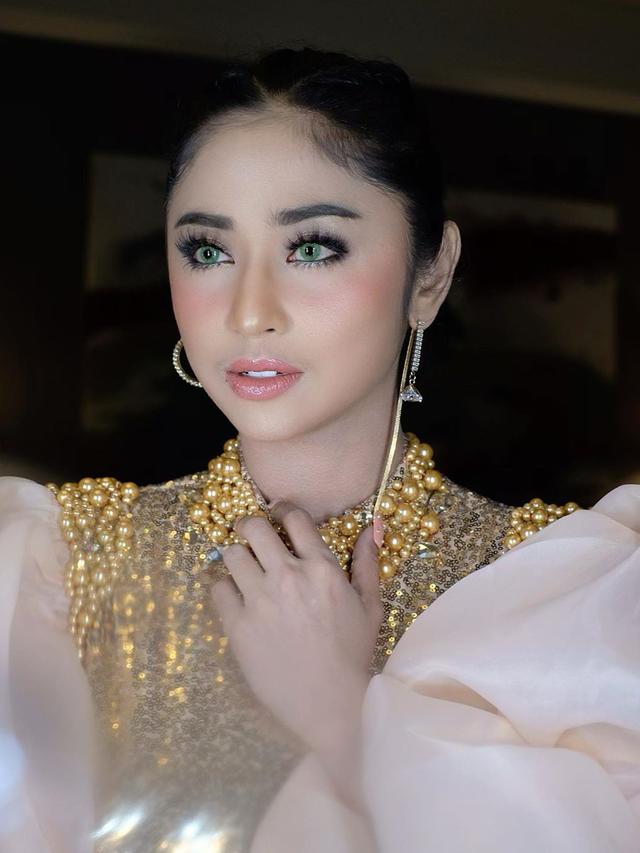 Dewi Perssik. (Foto: Instagram @dewiperssikreal)