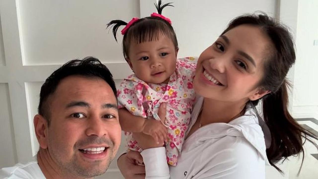 Potret Menggemaskan Baby Lily dengan Raffi Ahmad dan Nagita Slavina, Fotogenik Abis (credit: instagram/raffinagita1717)