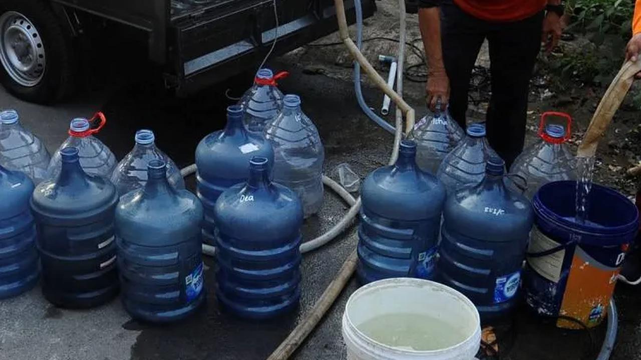 Selain itu, pengguna alat penjernih air ini juga dianggap praktis. Petugas tak perlu lagi menggunakan truk tangki untuk menyuplai air bersih ke gang-gang kecil.<br>