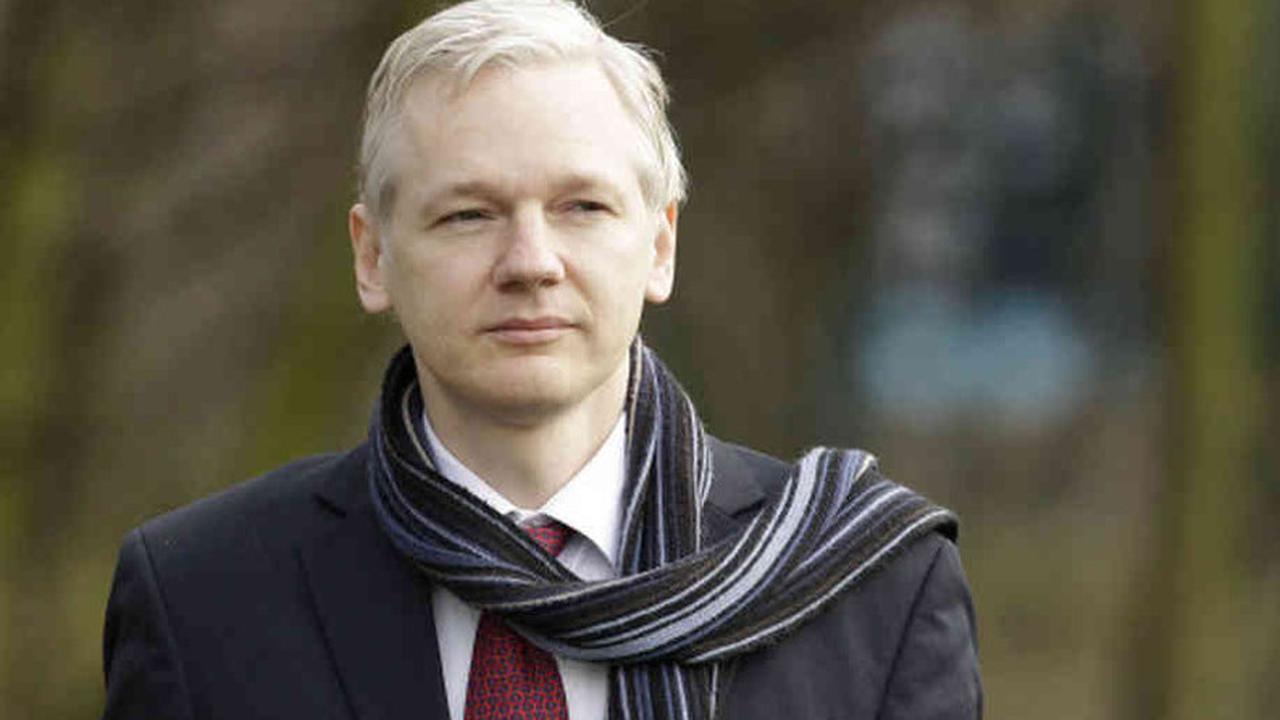 Julian Assange fo Catwalk 0614