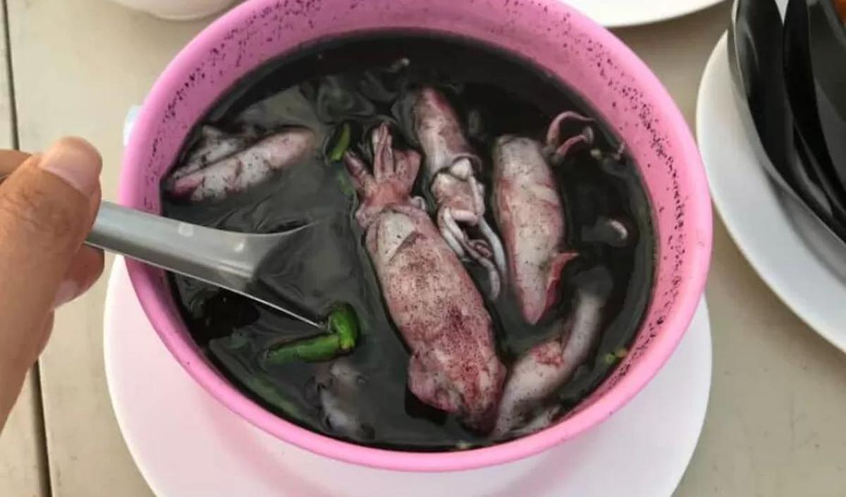 9. Sup Tinta Cumi: Detoksifikasi ala Jepang