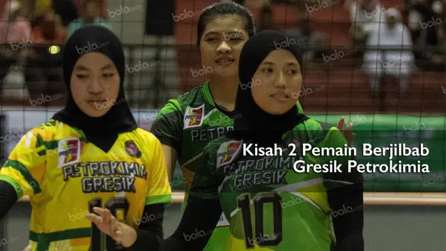 Dua pemain berjilbab tim Proliga Gresik Petrokimia, Shinta Ainni Fathurrahmi dan Helda Gustiara Amanda bercerita tentang awal yang tak mudah menggunakan jilbab di Proliga.