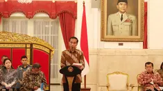 Presiden Joko Widodo (Jokowi) menggelar Sidang Kabinet Paripurna di Istana Negara, Jakarta Pusat, Rabu (15/3). Sidang Kabinet membahas kapasitas fiskal (resource envelopes) dan pagu indikatif RAPBN tahun anggaran 2018. (Liputan6.com/Angga Yuniar)